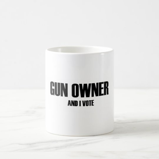 Waffenbesitzer und ich wählen kaffeetasse