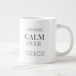 Wähle Ruhe statt Chaos Minimalistischer Schriftzug Jumbo-Tasse
