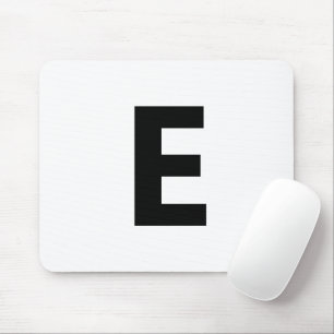 Wählen Sie einen beliebigen Buchstaben Schriftar Mousepad