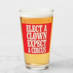Wählen Sie einen Clown, der von einem Zirkus gegen Glas