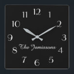 WÄHLEN SIE IHRE FARBE, Minimalistisch Personalisie Quadratische Wanduhr<br><div class="desc">WÄHLEN SIE IHRE EIGENE HINTERGRUNDFARBE,  um diese personalisierte Uhr zu dekorieren. Sie können die Text- und Hintergrundfarbe ganz einfach ändern - oder mein ausgeklügeltes Schwarz-Weiß-Design behalten haben. Was für ein wunderbares Geschenk für eine Verlobung,  Hochzeit,  Brautparty oder neue Zuhause. Alle Rechte vorbehalten © 2014 Alan & Marcia Socolik.</div>