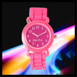 WÄHLEN SIE IHRE FARBEN, Name, Kinder Pink Wrist Armbanduhr<br><div class="desc">Diese lustige Armbanduhr mit einem rosa Silikonband lässt sich nach Ihren Wünschen anpassen. Sie können IHRE EIGENE FARBE auswählen, um den tiefrosa Hintergrund auf der Uhr zu ersetzen, und Sie können den Text sagen lassen, was immer Sie gewollt haben. Oder behalt mein rosa und weißes Design. Alle Rechte vorbehalten ©...</div>