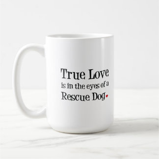 Wahre Liebe ist in den Augen einer Kaffeetasse