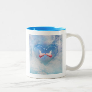 Wahre Liebe ist unglaublich fliegende Schweine küs Zweifarbige Tasse