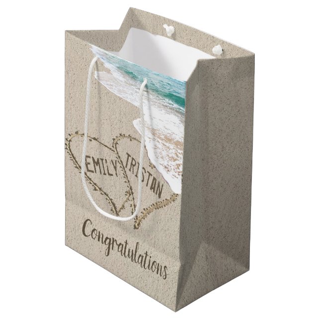 Wahre Liebe Strandherzen mit Namen Mittlere Geschenktüte (Vorderseite Schrägansicht)