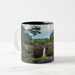 Wai'ale-Wasserfall im Wailuku River State Park Zweifarbige Tasse