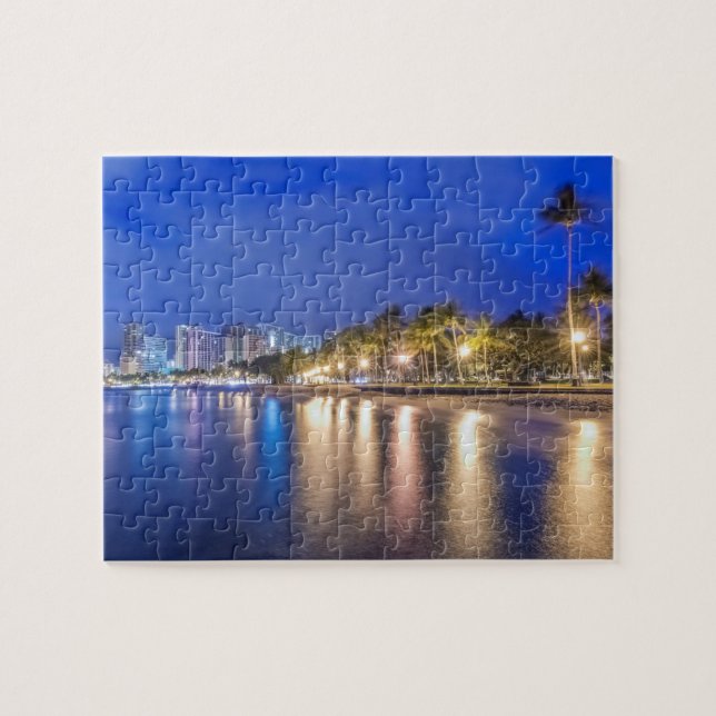 Waikiki-Stadt in der Dämmerung (Horizontal)