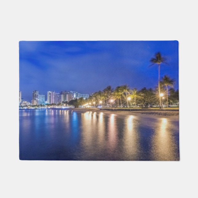 Waikiki-Stadt in der Dämmerung Fußmatte (Vorderseite)