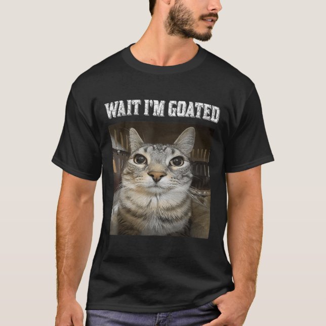 Wait Im Goated Cat Spaß Meme T-Shirt (Vorderseite)