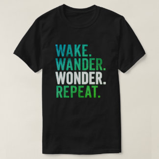 Wake Wander Wonder Repeat Reise-Typografie T-Shirt