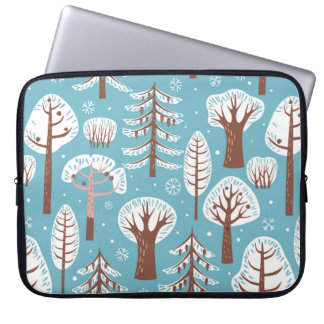 Wald, Bäume. Nahtloser Hintergrund. Winter Laptopschutzhülle