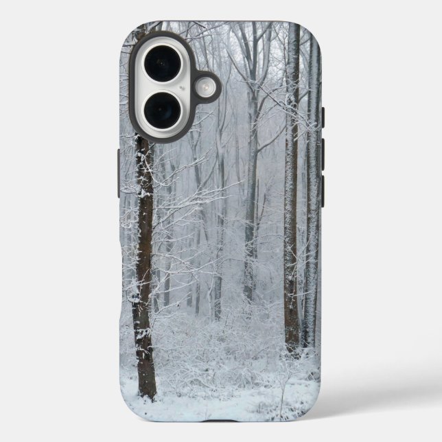 Wald der schneebedeckten Bäume iPhone 16 Hülle (Rückseite)