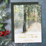 Wald Frieden und Liebe Rustikales Land Gold Folien Feiertagskarte<br><div class="desc">Aquarell landschaftliche Weihnachtskarte mit luxuriöser Goldfolien-Typografie. Im Winter bietet das Design eine friedliche Landschaft mit Laternenleuchten und sanftem Sonnenlicht. Die Formulierung lautet "Ihnen Frieden und Liebe für Weihnachten und Neujahr wünschen" und die Vorlage ist für Sie personalisiert.</div>