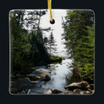 Wald in der Nähe von Hunters Beach Keramikornament<br><div class="desc">Direkt vor dem Hunters Beach im Acadia Nationalpark durchqueren Sie diesen wunderschönen Waldstreifen entlang des Hunters Brook. Hier ist ein Foto dieser friedlichen Szene, kurz bevor Sie ins Freie treten. Dieses Foto ist auch als Widescreen-Tapete "Forest near Hunters Beach" von MLeWallpapers.com zu sehen. Karo in unserem Shop für mehr Landschaftsfotos...</div>