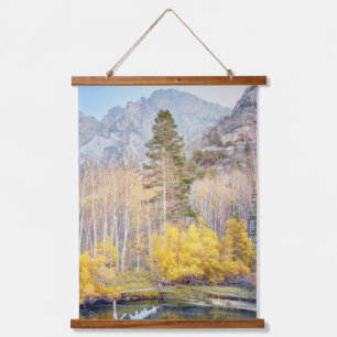 Wald in lebhafter Herbstfarbe Wandteppich Mit Holzrahmen