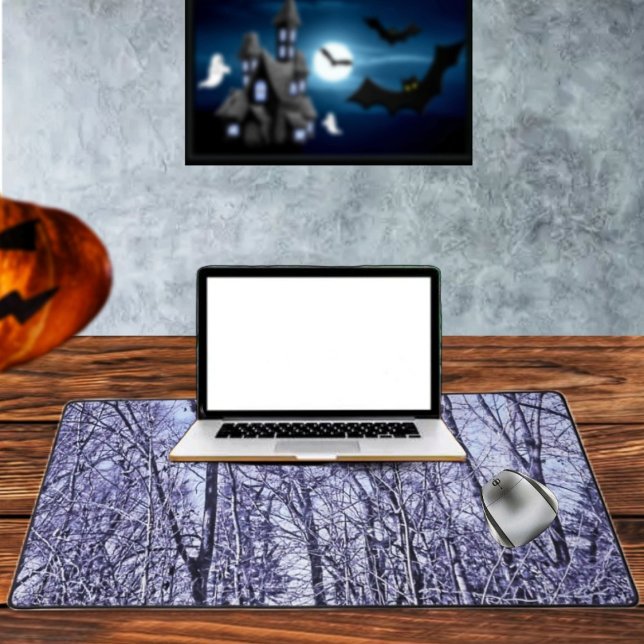 Wald in Twilight Schreibtischunterlage (This desk mat lends a haunting, look to your Halloween decor!)