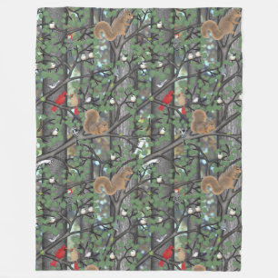 Wald mit Vögeln und Eichhörnchen Fleecedecke