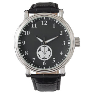 Wald-Sauerklee im Kreis Armbanduhr