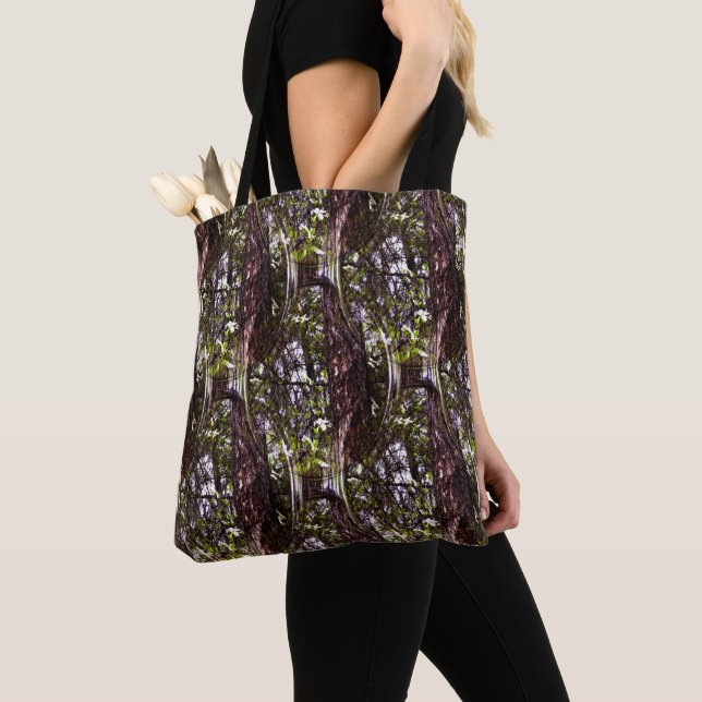 Wald von Dogwoods... Tasche (Von Nahem)
