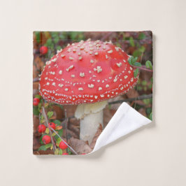 Waldboden Roter Toadstool Rote Berries Foliage Waschlappen