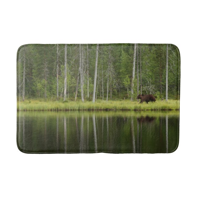 Wälder | Bären in Taiga Forest Nord Finnland Badematte (Vorderseite)