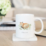 Waldfuchs Personalisiert Kaffeetasse<br><div class="desc">In der Woodland inspirierten Tasse befindet sich ein süßer Fuchs, der in einem grünen Eukalyptus-Blätter und Blattwerk eingebettet ist. Personalisieren Sie Ihre Daten mit einem Namen, Initial oder Monogramm unten in klassisch grauer Schrift.</div>