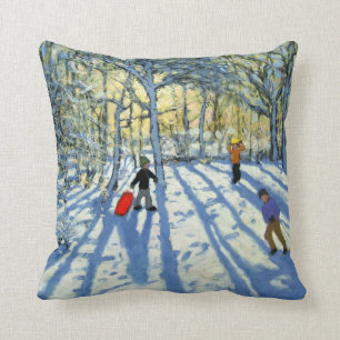 Waldland im Winter nahe Ashbourne Derbyshire Kissen
