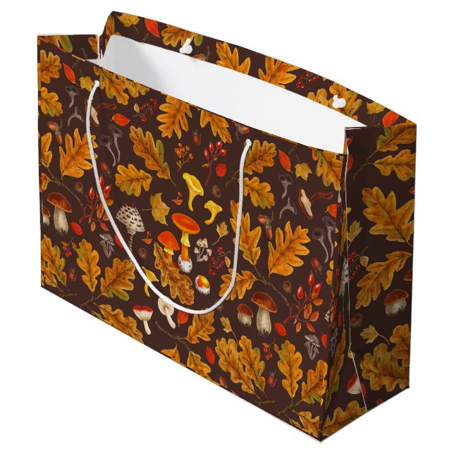 Waldpilze und Herbstflora in Braun Große Geschenktüte (Rückseite Schrägansicht)
