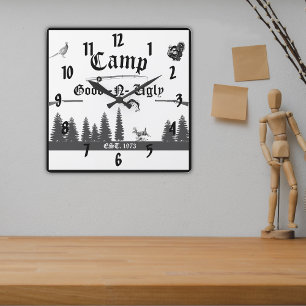 Waldszene Camp Name Quadratische Wanduhr
