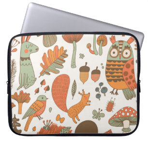 Waldtiere: Herbstliche farbenfrohe Kulisse. Laptopschutzhülle