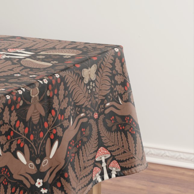 Waldtiere und Pflanze in rot und braun Tischdecke (Beispiel)
