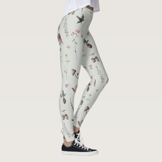 Waldtiere, Waldfrüchte, Blumen auf Grün Leggings (Rechts)