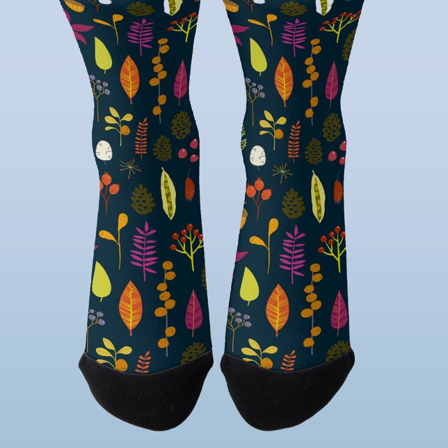 Waldwald Naturmuster dunkel Socken (Autumn nature woodland forest pattern dark socks)