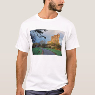 Wales - Ein privates walisisches Schloss nahe St. T-Shirt