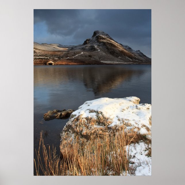 Wales, Schnee und See Poster (Vorne)