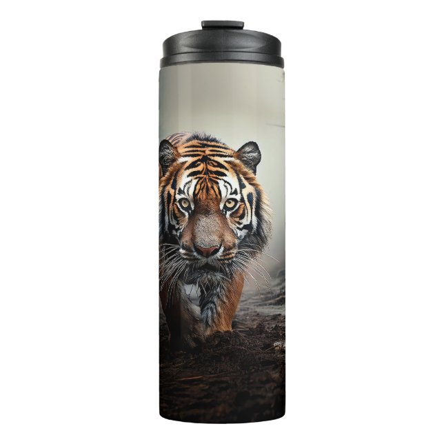 Walking Alter Schwarz-Orange-Tiger surrealer Wald Thermosbecher (Vorderseite)