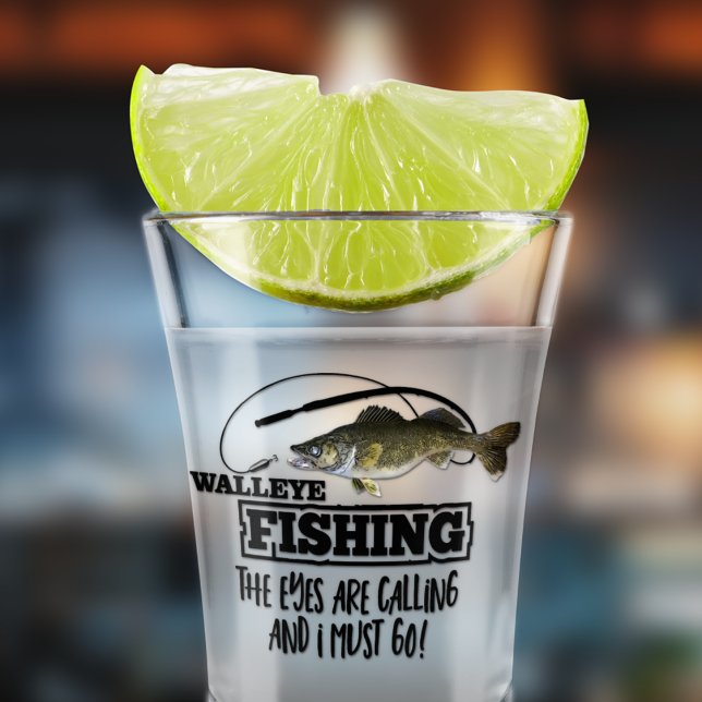 Walleye Angelfisch Sport im Freien Männer Schnapsglas (Walleye fishing gift shot glass.)