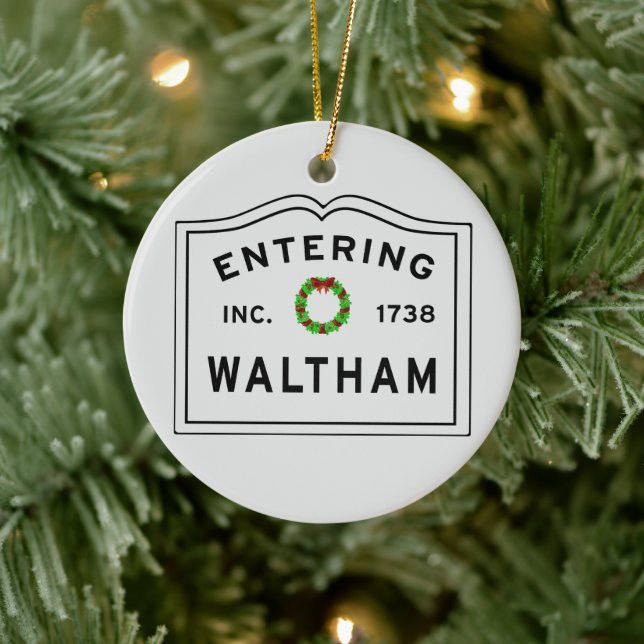 Waltham, MA Holiday Wreath Keramik Ornament (Baum)