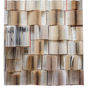 Wand der Bücher dekoriert Duschvorhang