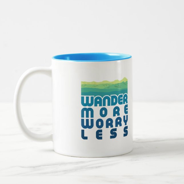 Wander mehr Besorgnis weniger / Blue Gradient Zweifarbige Tasse (Links)