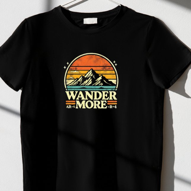 Wander mehr. T-Shirt (Von Creator hochgeladen)