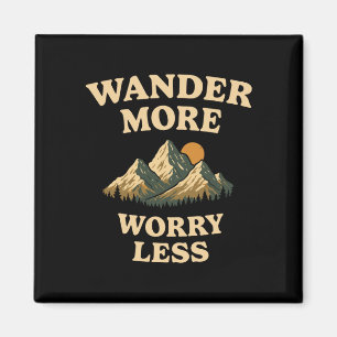 Wandere mehr, sorge dich weniger Outdoor-Spruch-De Magnet