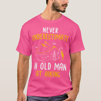 Wanderer unterschätzt nie einen alten Mann beim Wa T-Shirt