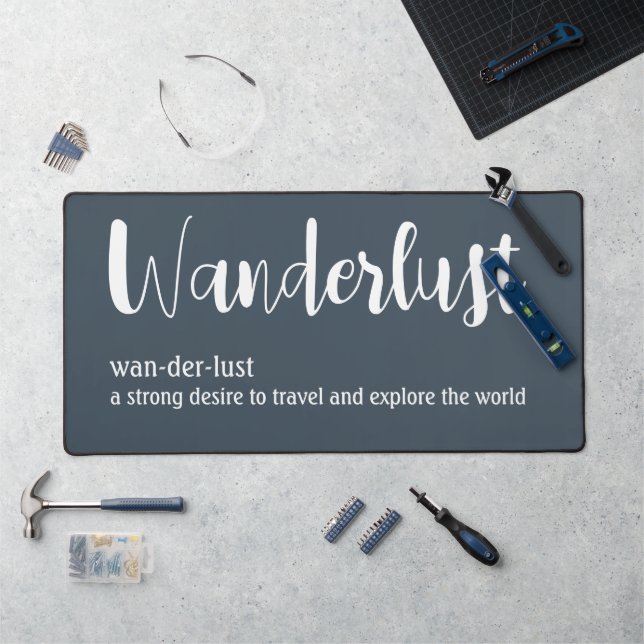 Wanderlust-Definition weiß, grau Schreibtischunterlage (Arbeitsplatz)