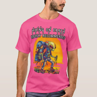 Wandern auf der Erde sehr empfohlen. Alien Wandern T-Shirt