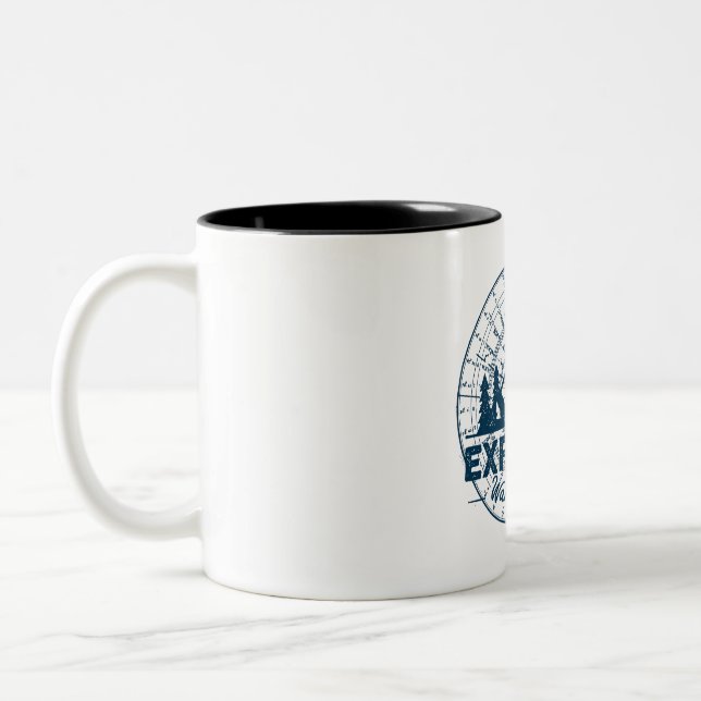 Wandern Frau, die das Wandern Zweifarbige Tasse (Links)