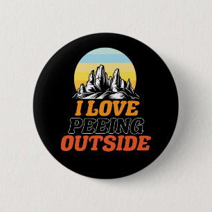 Wandern Ich liebe es, draußen zu pinkeln Retro Vin Button