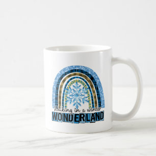 Wandern in einem Winterwunderland   Blauer Regenbo Kaffeetasse