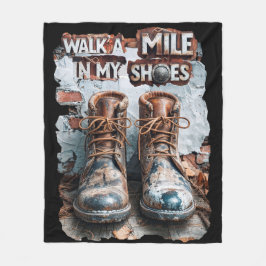 Wandern Sie eine Meile in meinen Schuhen - Inspira Fleecedecke