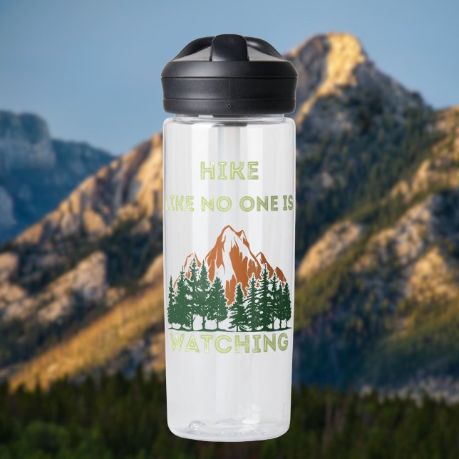 Wandern wie niemand beobachtet die Höhe der Wander Trinkflasche (Von Creator hochgeladen)